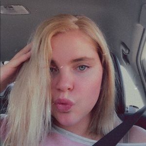 Meet your Posher, Claire